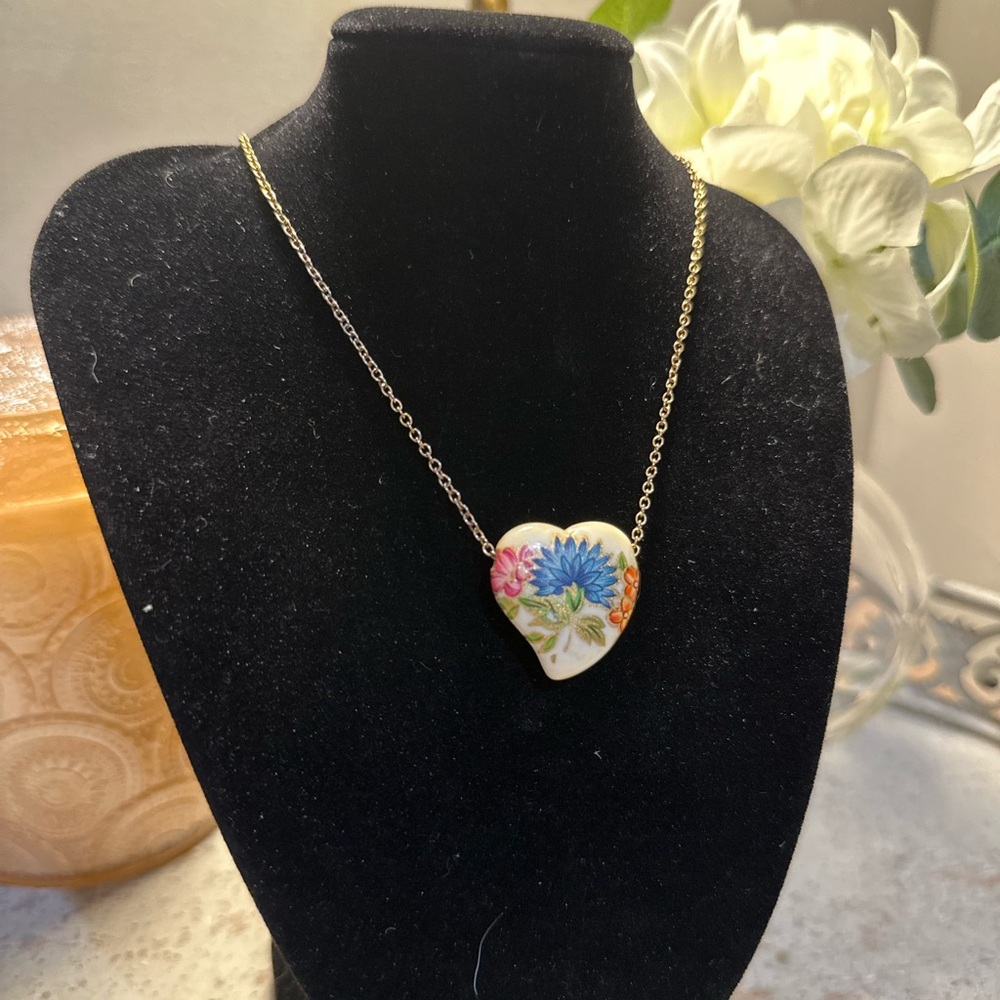 Vtg . Puffy Heart Pendant Necklace with Floral Design - 16” Gold Tone Chain
